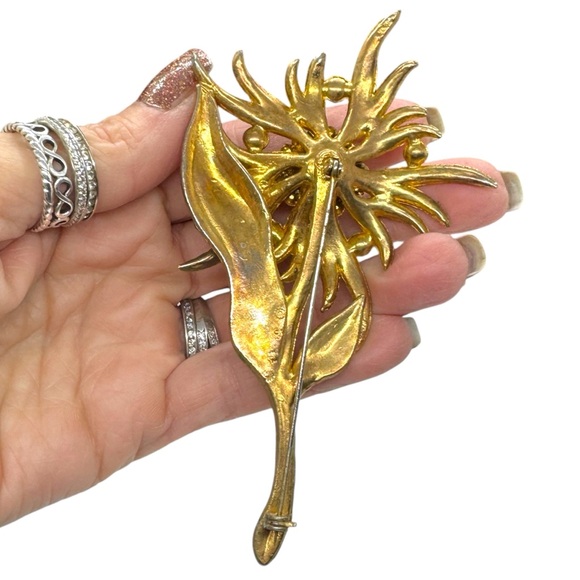 Large Vintage Gold Tone & Blue Rhinestone & Faux Pearl Pot Metal Flower Brooch - Picture 6 of 7